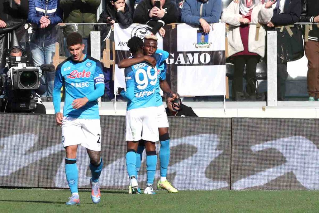 Il Napoli esulta dopo la rete di Osimhen