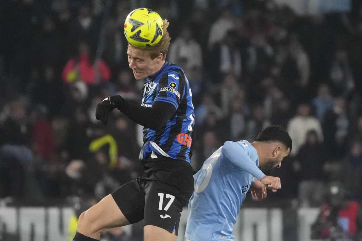 Rasmus Hojlund è nel mirino della Juventus: sondaggio per il giocatore, il Napoli rischia la beffa 