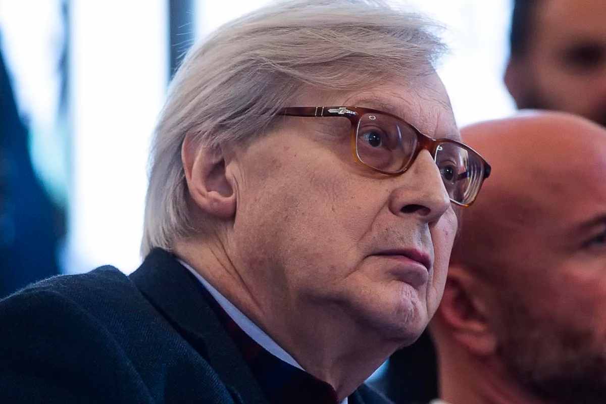 Sgarbi pensieroso Napoli