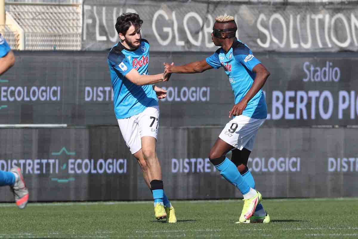 Kvaratskhelia e Osimhen esultano in Spezia-Napoli