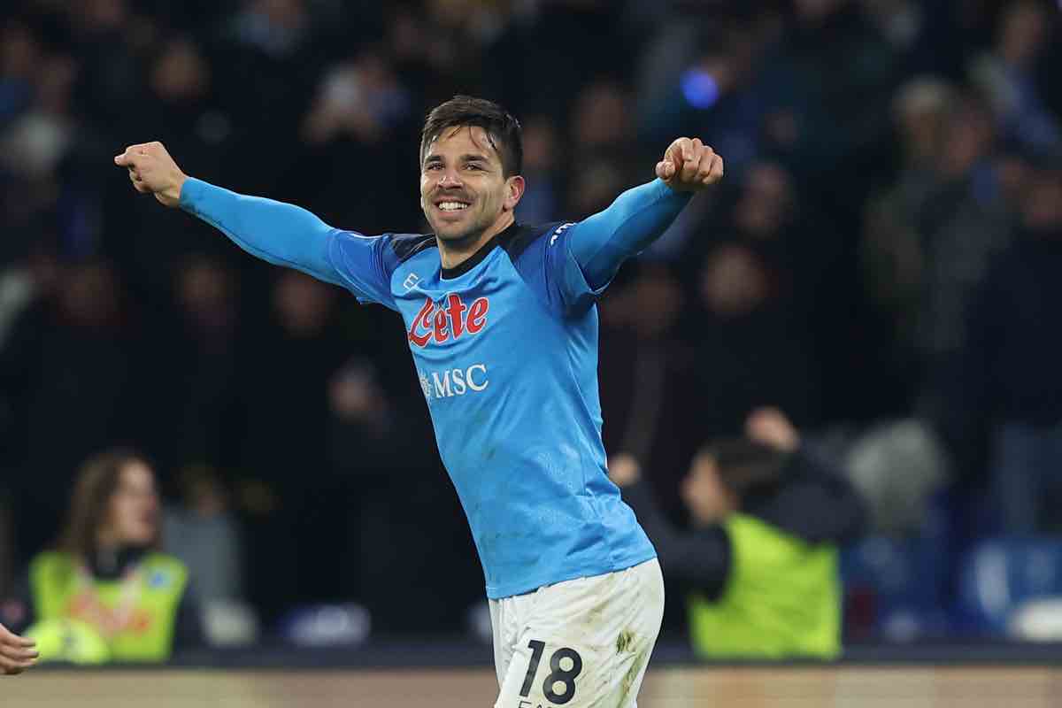 Giovanni Simeone esulta al gol