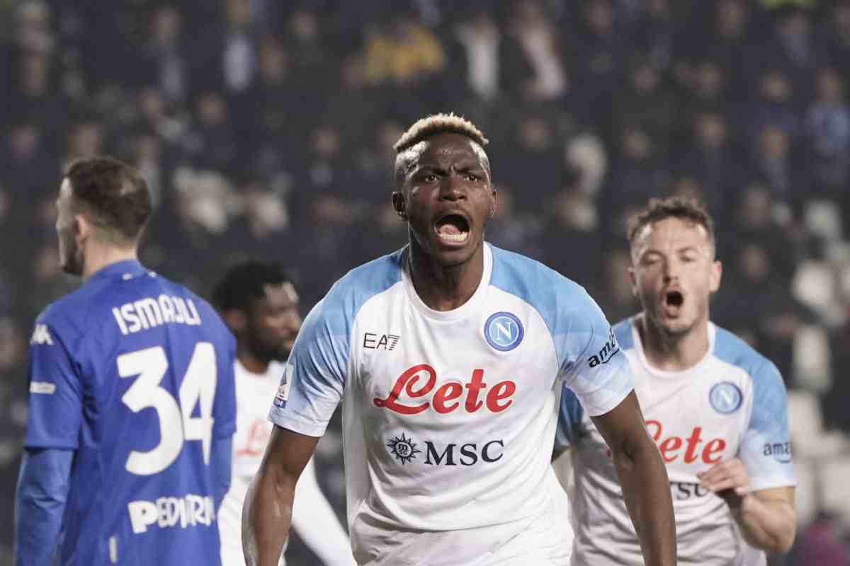 Osimhen esulta dopo il gol col Napoli