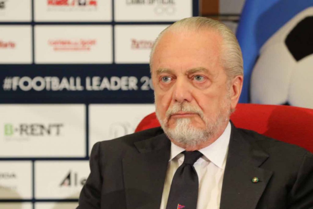 Napoli, De Laurentiis osserva