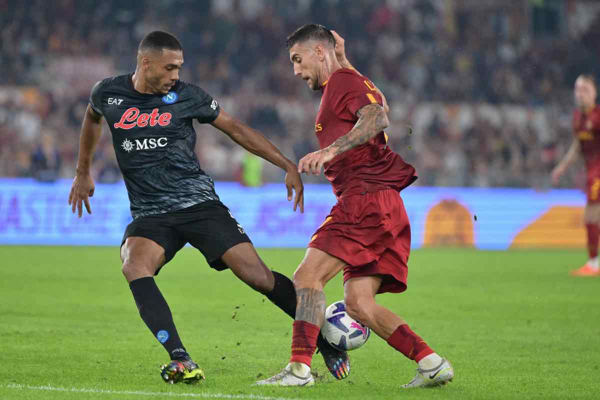 Juan Jesus in campo con la maglia del Napoli