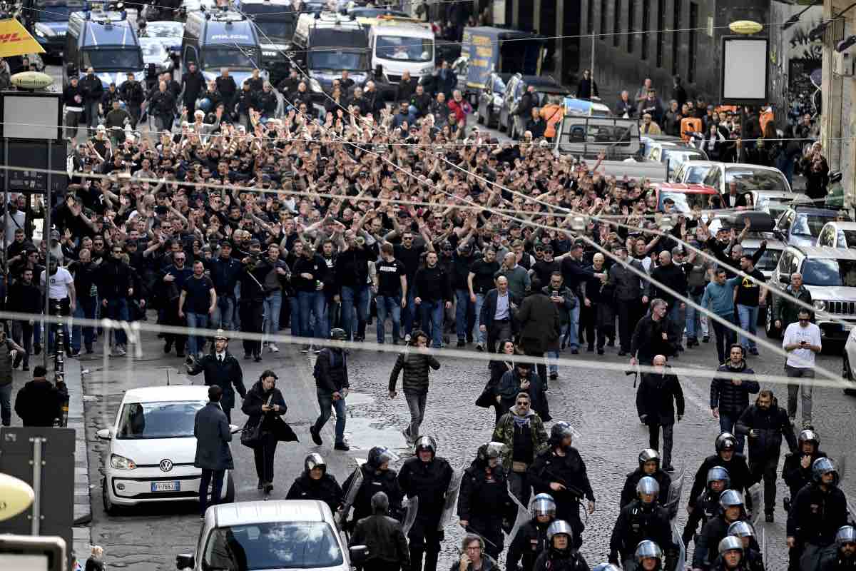 Corteo tifosi Eintracht Francoforte a Napoli