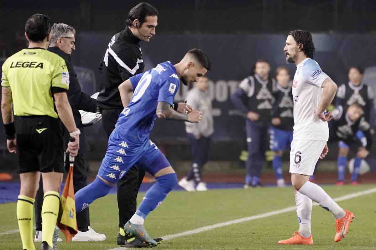 Mario Rui esce dal campo in Empoli-Napoli