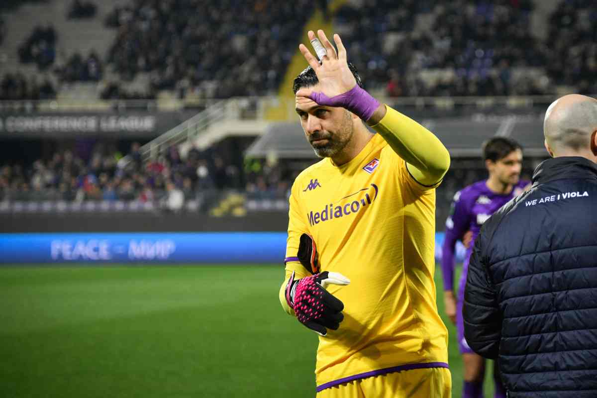 Sirigu si è infortunato al tendine d'Achille nel corso dell'amichevole di oggi: "Forza Salvatore, ci rivedremo presto", il messaggio del Napoli per il portiere