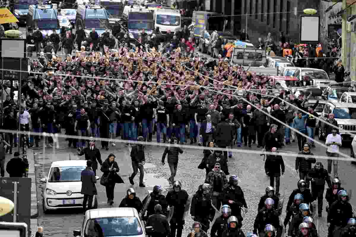 tifosi eintracht napoli