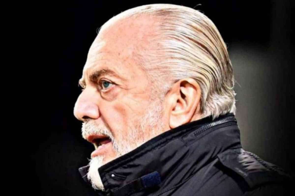 De Laurentiis prima di una gara del Napoli 