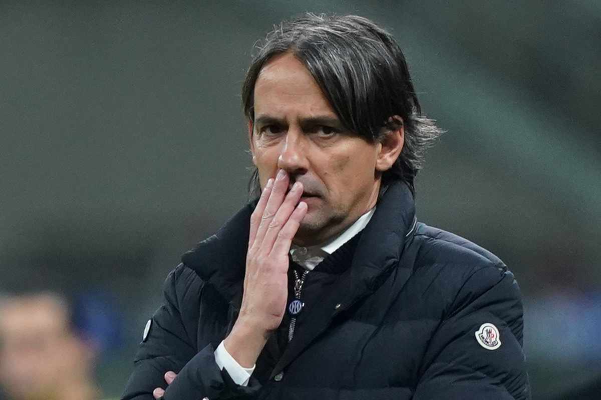Simone Inzaghi pensieroso: l'Inter farà i conti con il Napoli domenica 21 maggio alle 18 