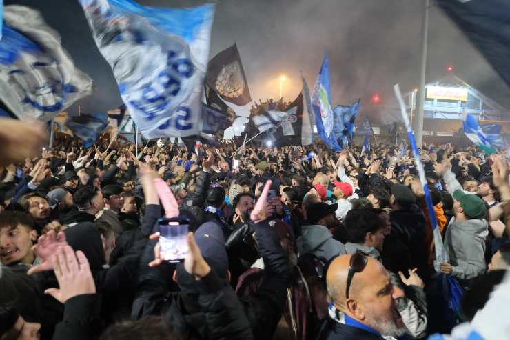 Tifosi del Napoli contro Allegri