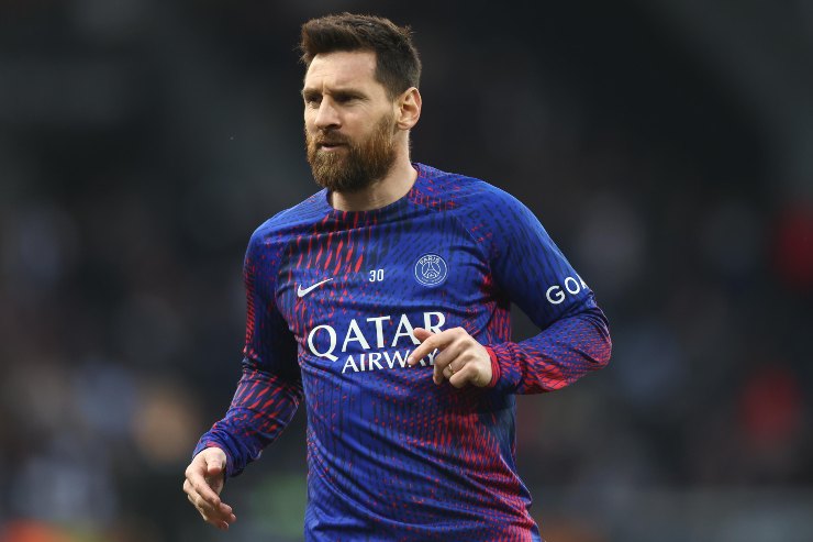 Lione Messi si tatua lo stemma del Barcellona