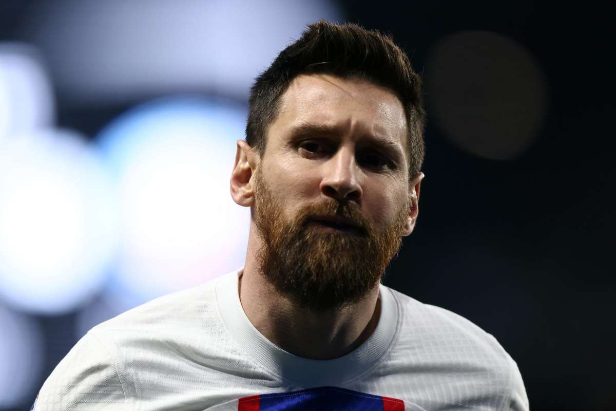Lione Messi si tatua lo stemma del Barcellona