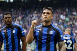 Lautaro e Dumfries dell'Inter senza sponsor