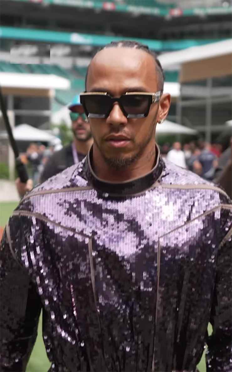 Lewis Hamilton abiti stravaganti