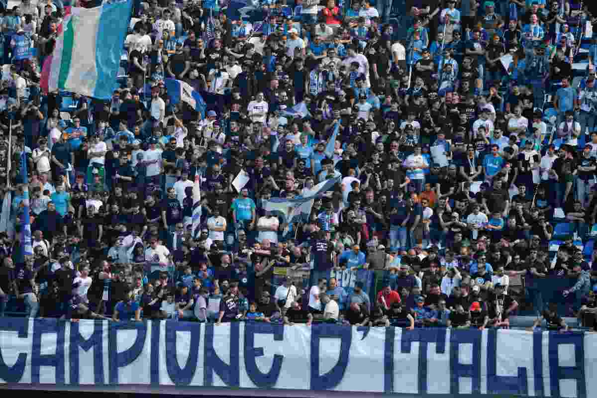 striscione 'cesare campione d'italia' a napoli: la storia