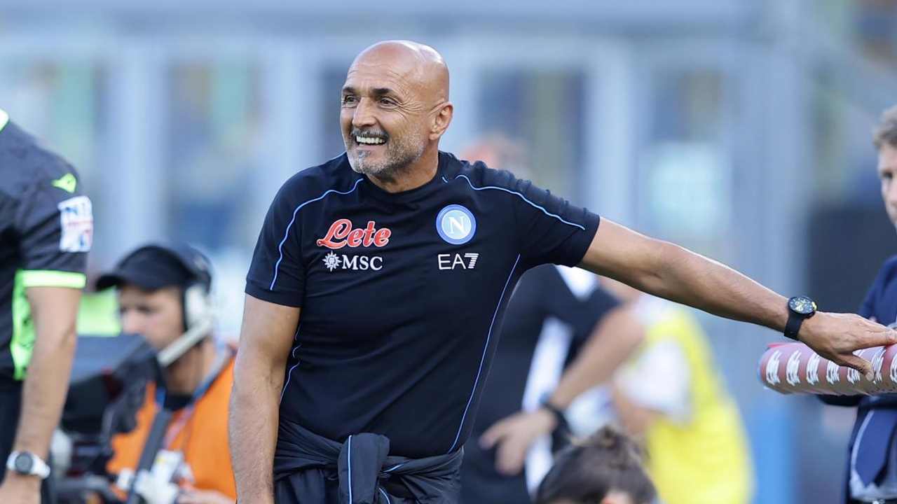 Spalletti sorride felice Napoli