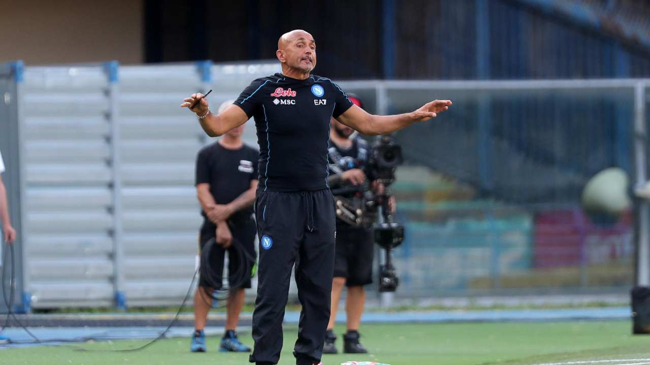 Spalletti allarga le braccia Napoli