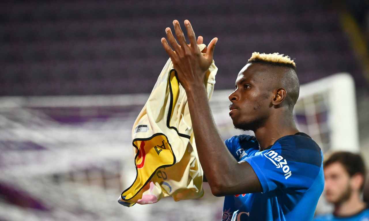 Fiorentina-Napoli, Osimhen applaude