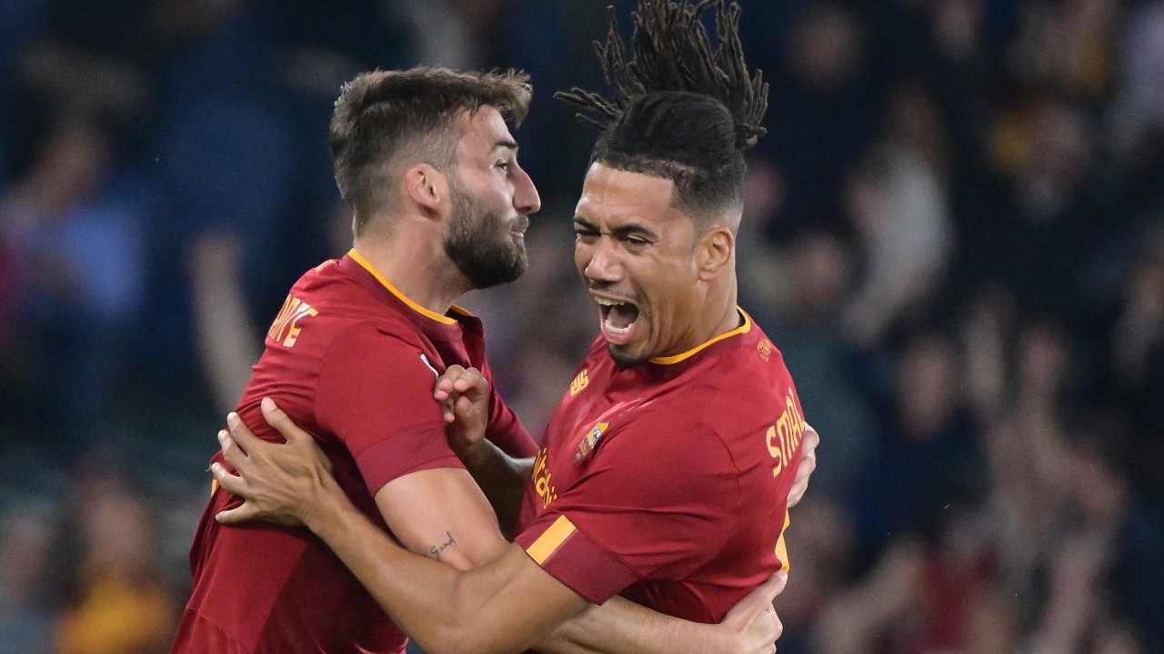 Smalling e Cristante si abbracciano Roma