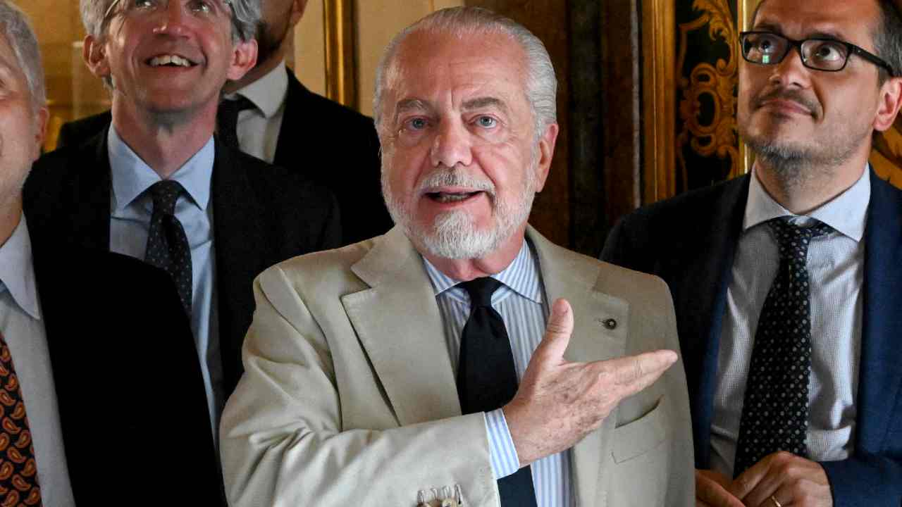 De Laurentiis discute Napoli