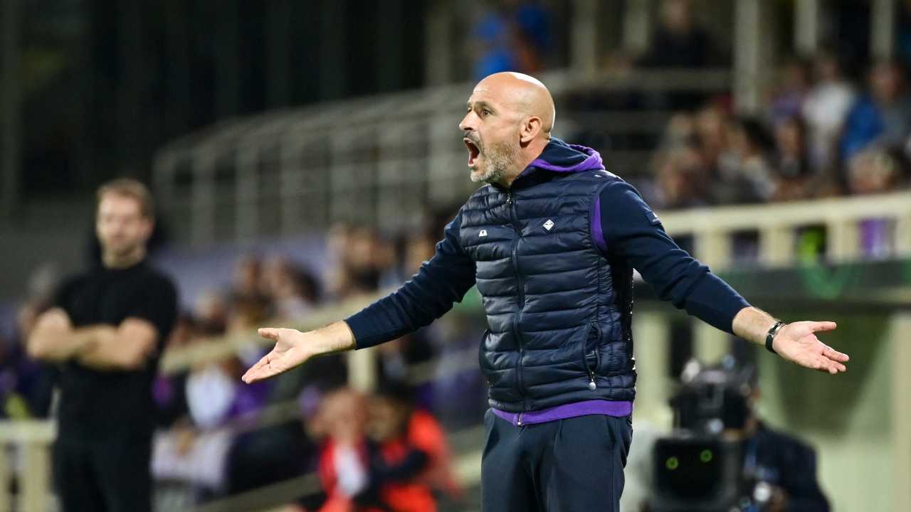 Italiano urla verso il campo Fiorentina