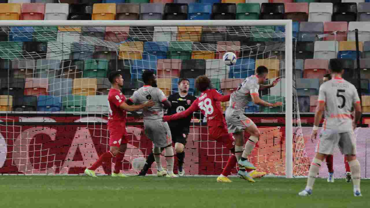 Udinese-Monza con i giocatori in campo