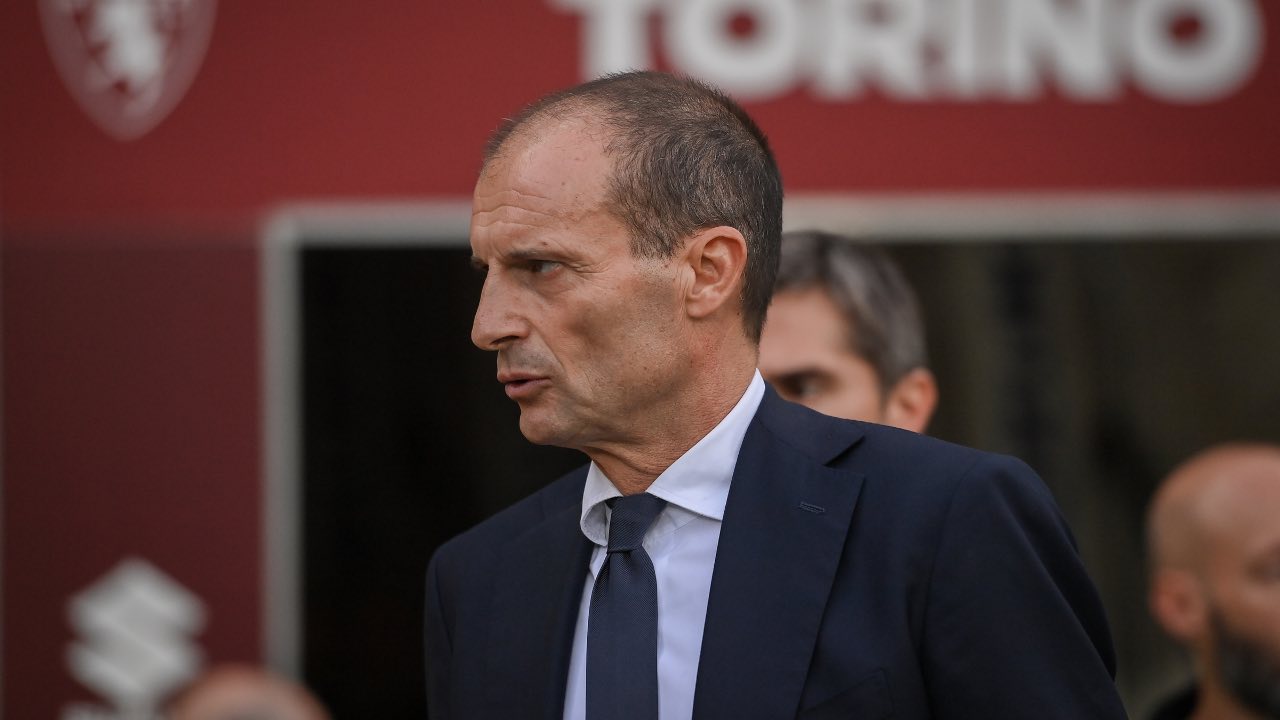 Massimiliano Allegri pensieroso