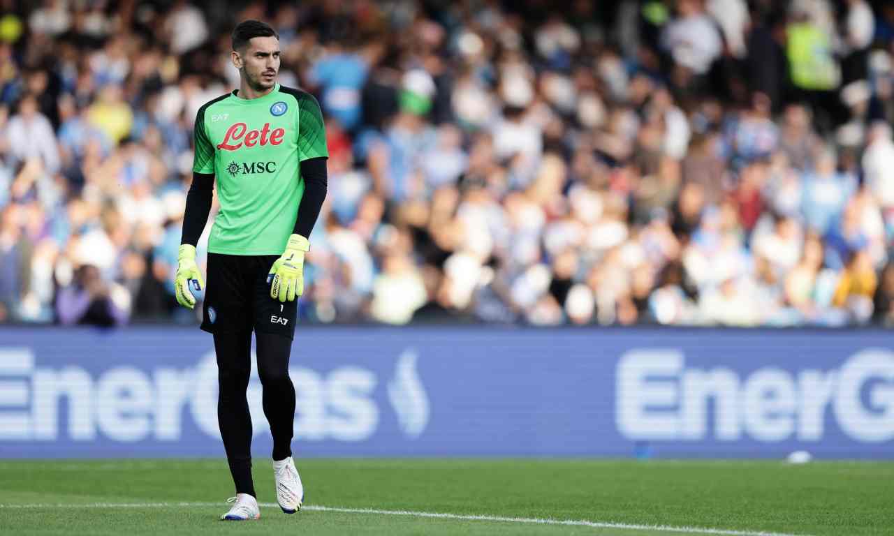 Napoli, Meret in campo