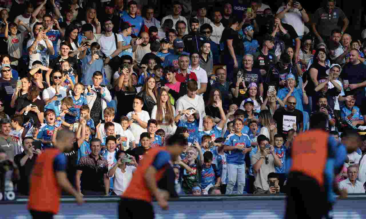 Napoli, tifosi sugli spalti