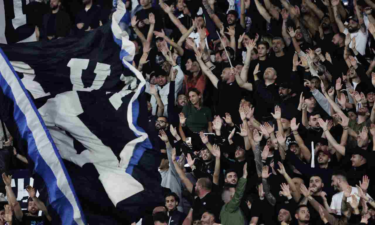 Napoli, tifosi sugli spalti