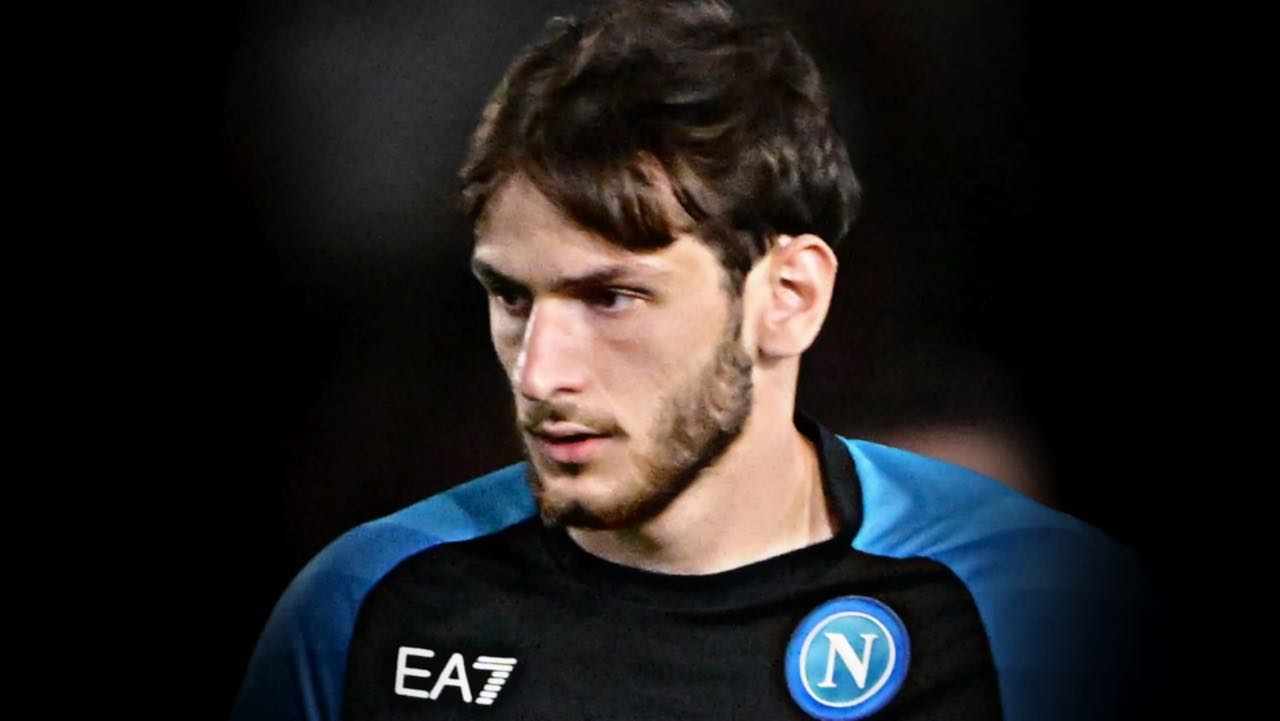 Kvaratskhelia con la maglia del Napoli