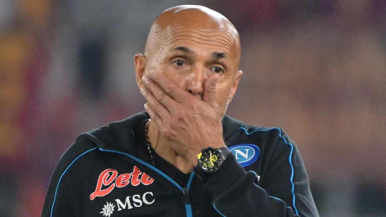 Spalletti con la mano in faccia