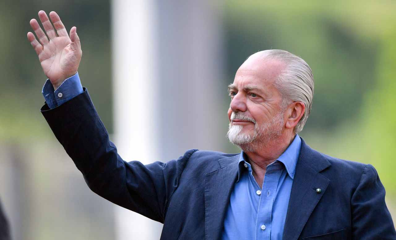 Napoli, De Laurentiis saluta