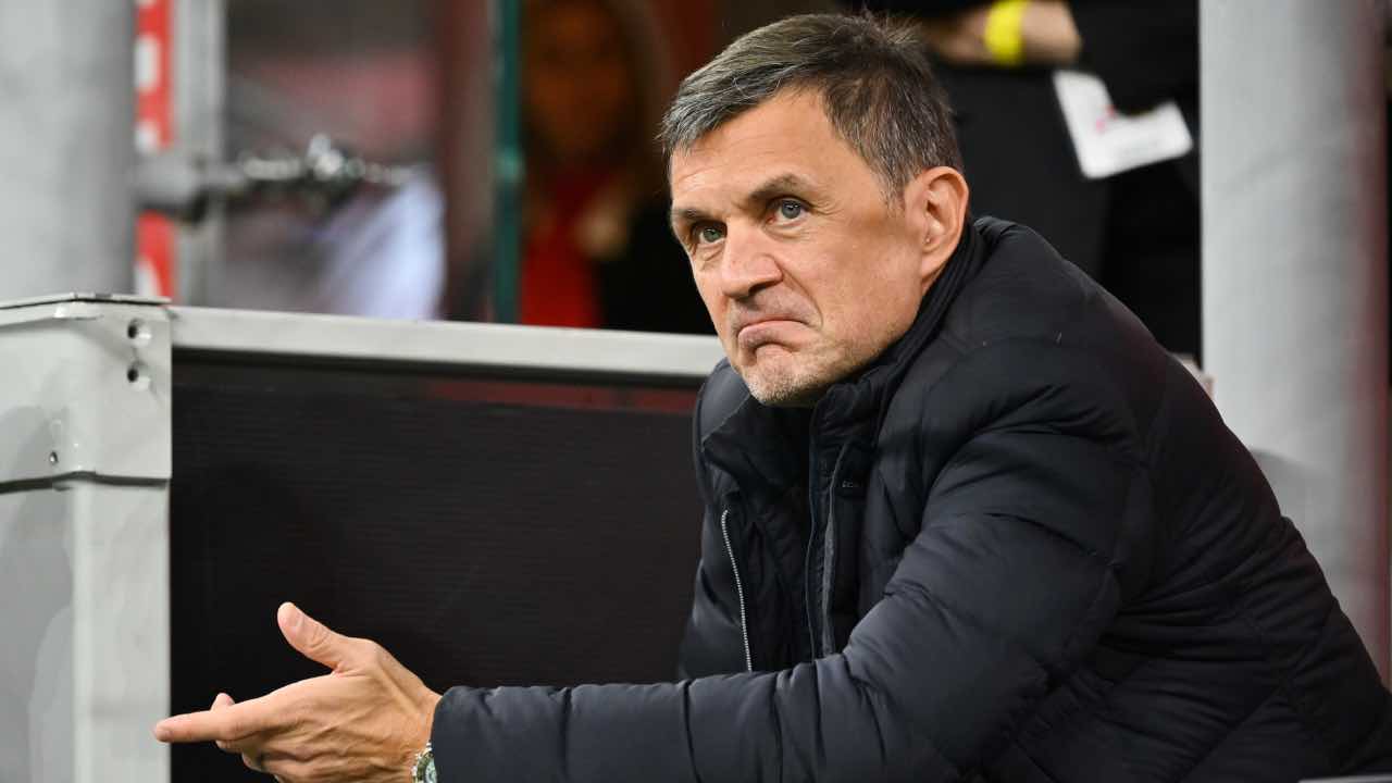 Paolo Maldini pensieroso