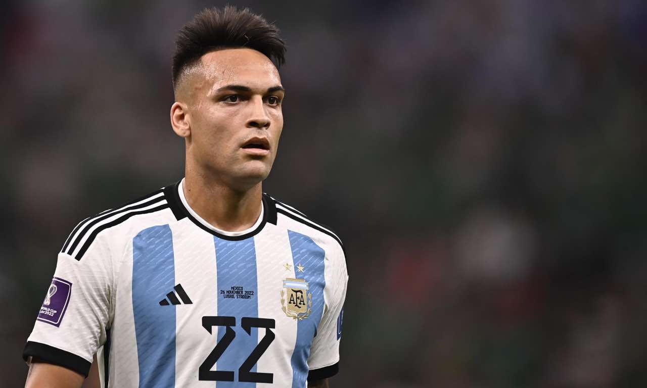 Lautaro Martinez in campo con l'Argentina