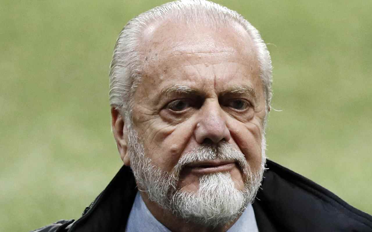 De Laurentiis pensieoso