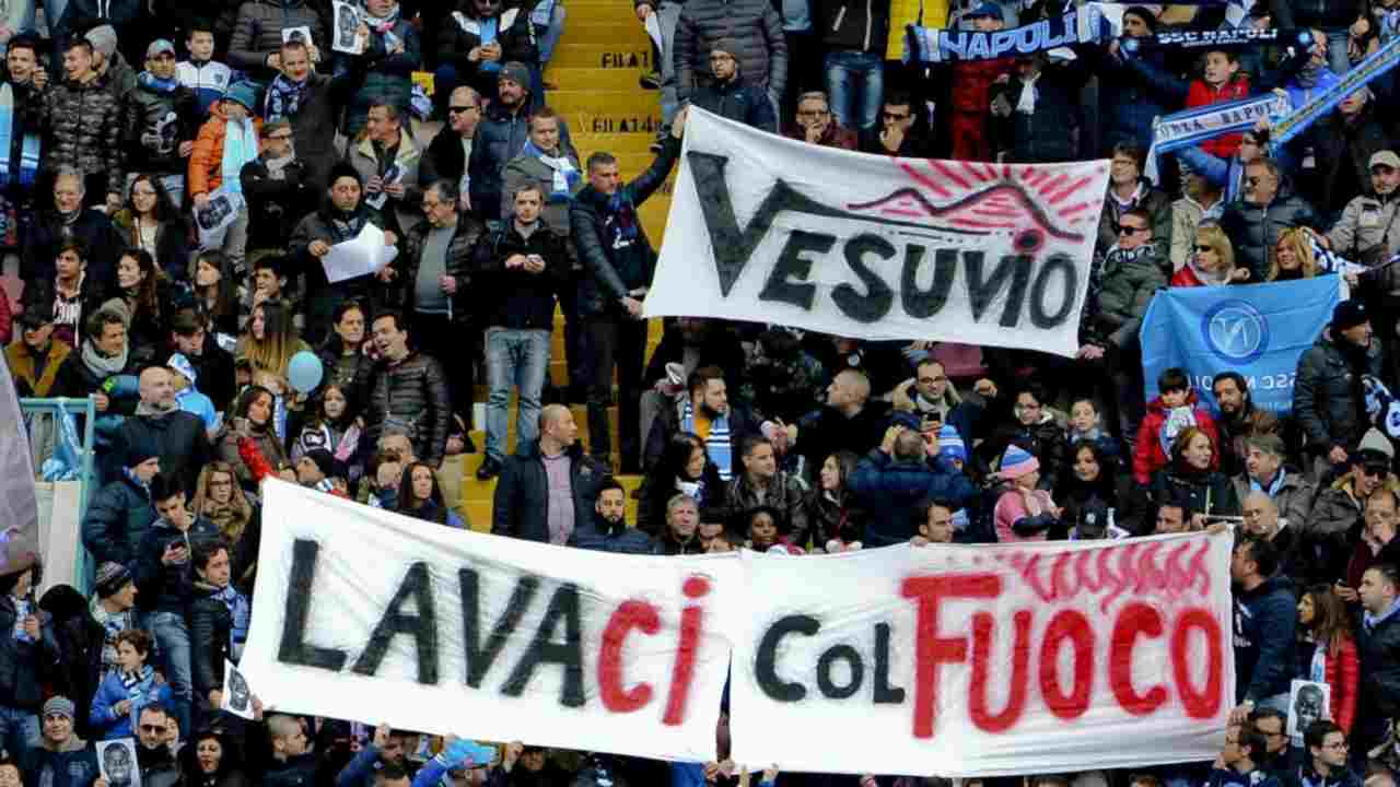 Tifosi del Napoli presenti sugli spalti