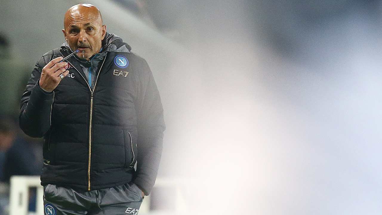 Spalletti con la penna tra i denti Napoli