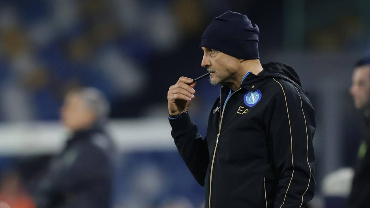 Spalletti ragiona a bordocampo Napoli