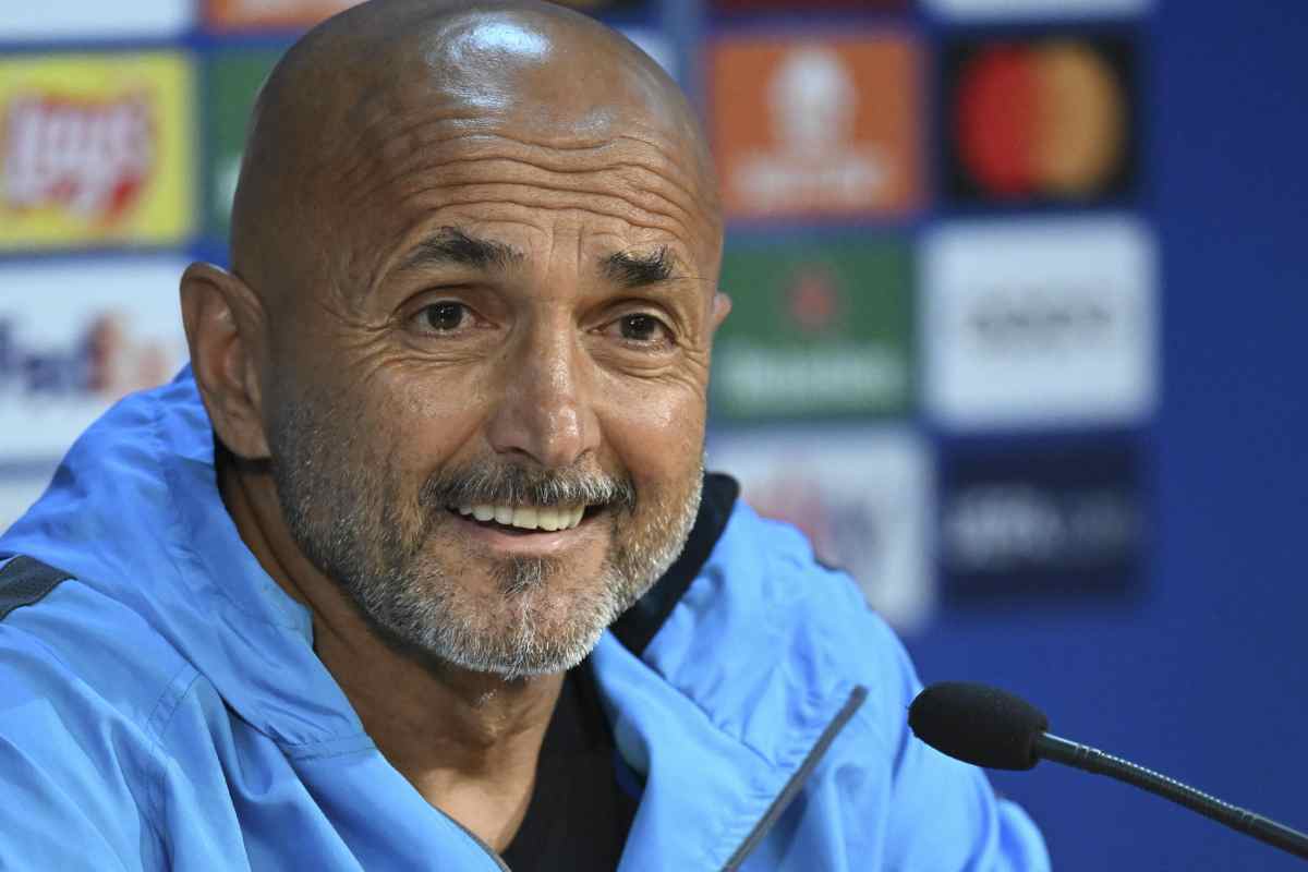 Spalletti sorride in conferenza Napoli