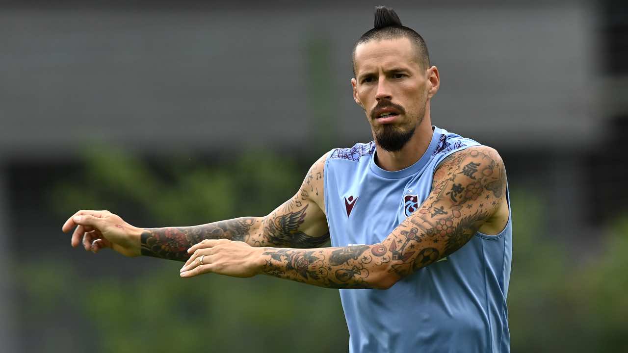 Marek Hamsik si riscalda