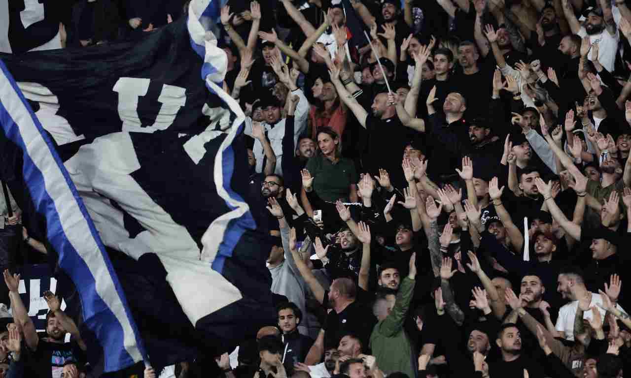 Napoli, tifosi sugli spalti