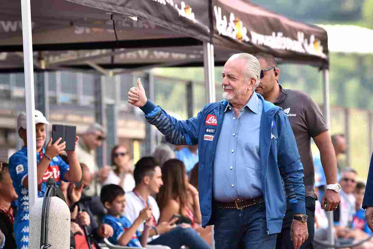 De Laurentiis sorride felice Napoli