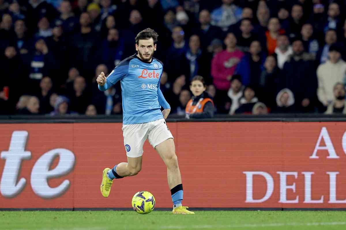 Kvaratskhelia in campo con il Napoli