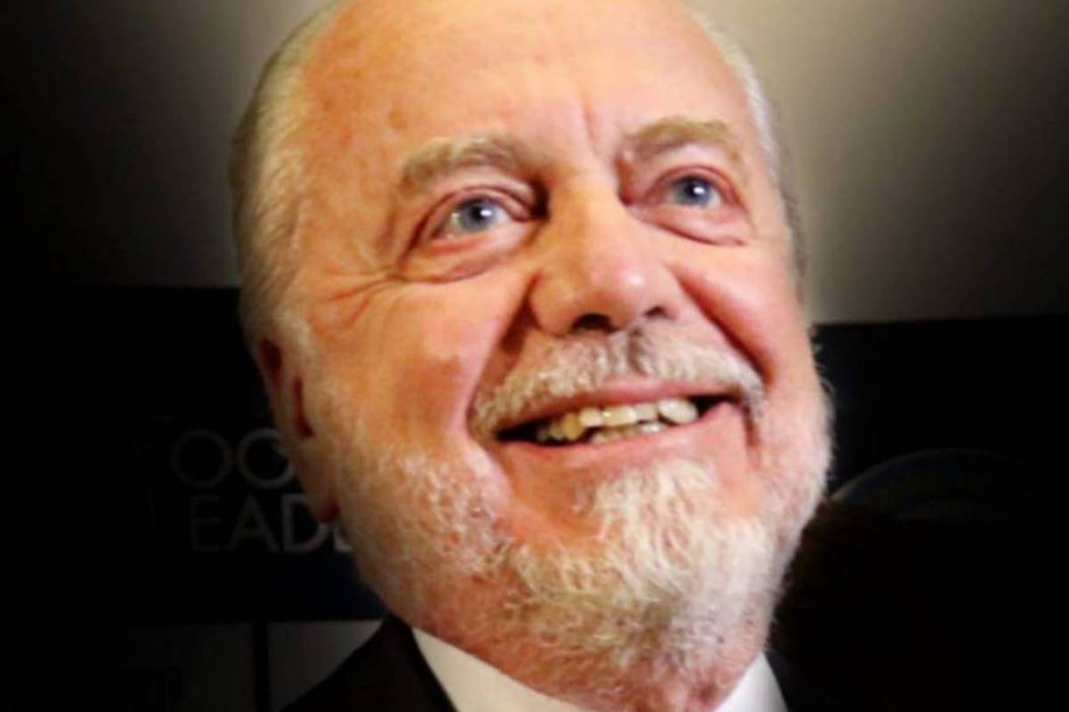 De Laurentiis sorridente