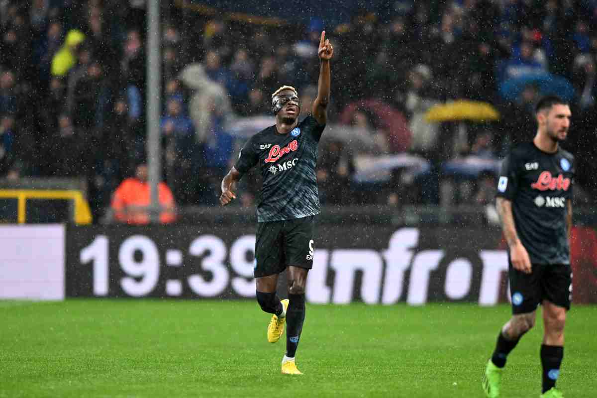 Victor Osimhen esulta dopo il gol Napoli