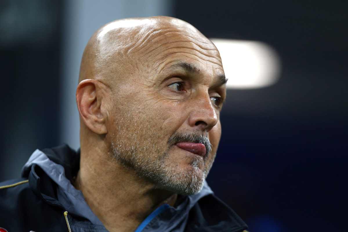 Spalletti con espressione concentrata Napoli