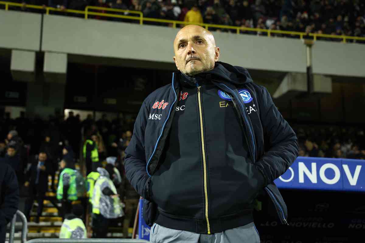 Spalletti con le mani in tasca Napoli