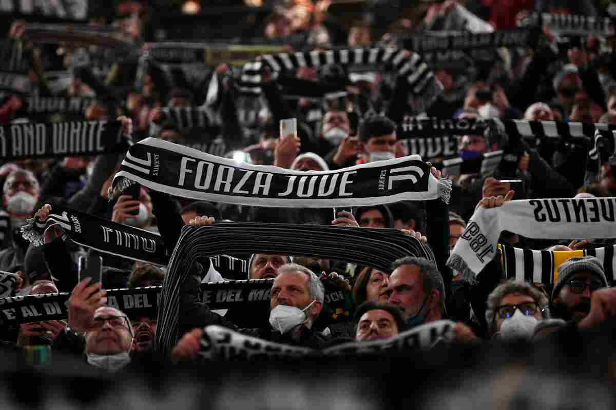 Tifosi Juve supportano la società